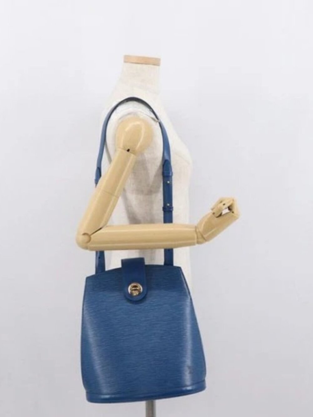 LOUIS VUITTON Epi Cluny Shoulder Bag Blue - Picture 13 of 15
